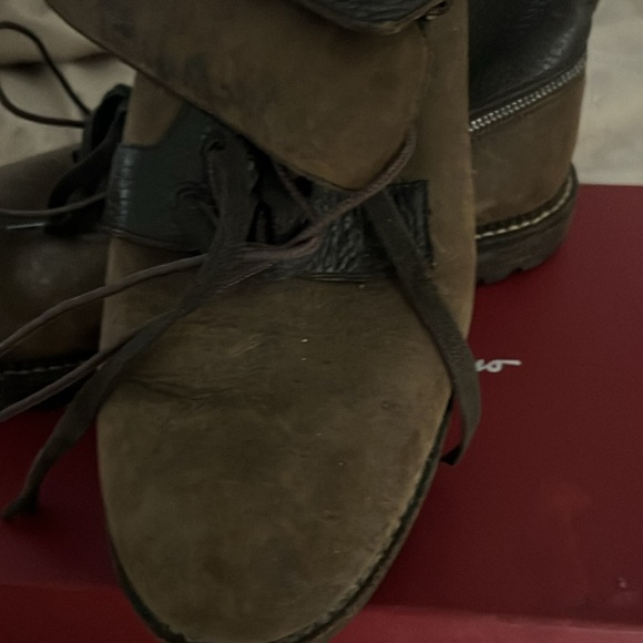 Louis Vuitton boats very nice and clean value at 2,200 - Picture 2 of 5